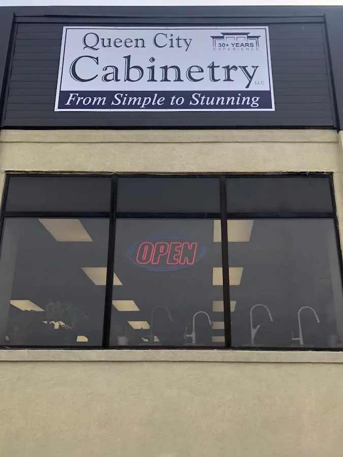 Choosing Queen City Cabinetry LLC for a Kitchen Remodel in Manchester, NH: Scope, Materials, and Process Questions
